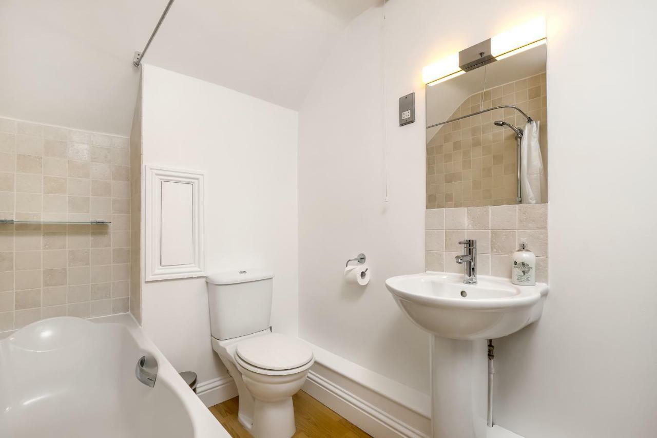 Gorgeous Apartment In The Centre Of Вінчестер Екстер'єр фото